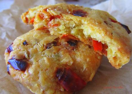 Cookies con pimientos, queso de bola y cominos