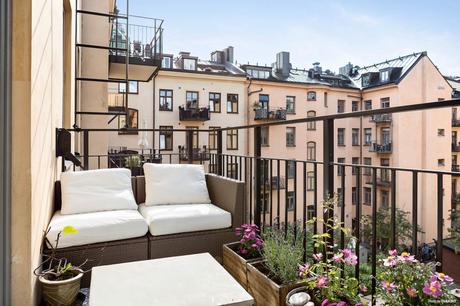 Incluir cristaleras para crear espacios. 22