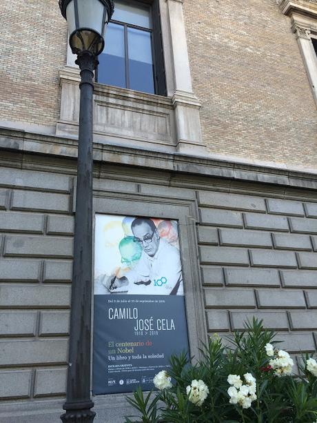 Un libro y toda la soledad Un libro y toda la soledad