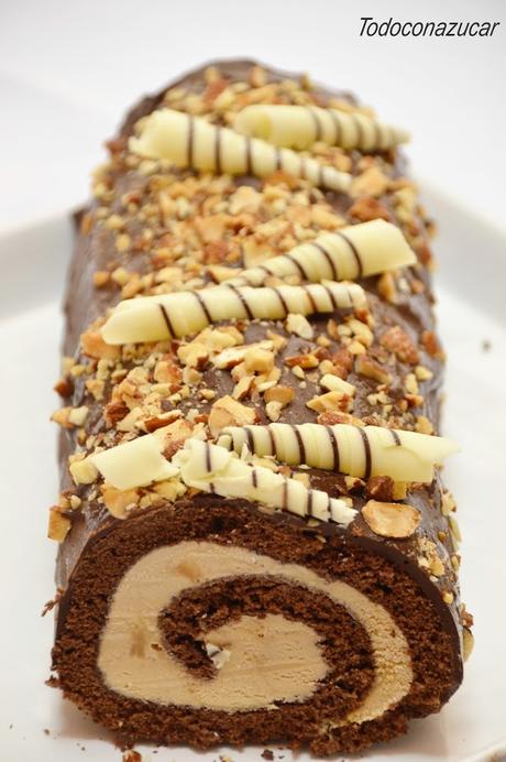 BRAZO HELADO DE CHOCOLATE, DULCE DE LECHE Y ALMENDRAS SALADAS BRAZO HELADO DE CHOCOLATE, DULCE DE LECHE Y ALMENDRAS SALADAS