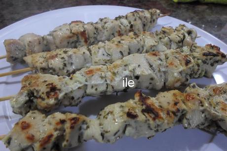 Brochetas de pollo al estilo griego Brochetas de pollo al estilo griego