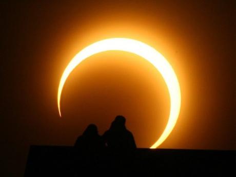 A unas horas del último eclipse solar del año ¿Sabes desde dónde podrán verlo? A unas horas del último eclipse solar del año ¿Sabes desde dónde podrán verlo?