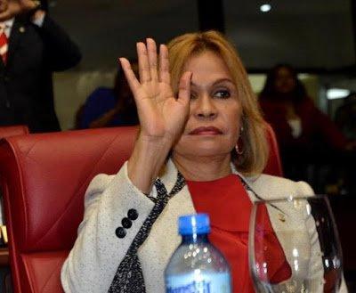 Senadora dice a veces no tiene ni para comprar botellita de agua.