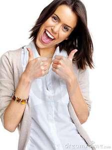 El poder de la fé el-gesticular-emocionado-de-la-mujer-joven-los-pulgares-sube-la-muestra-16678611