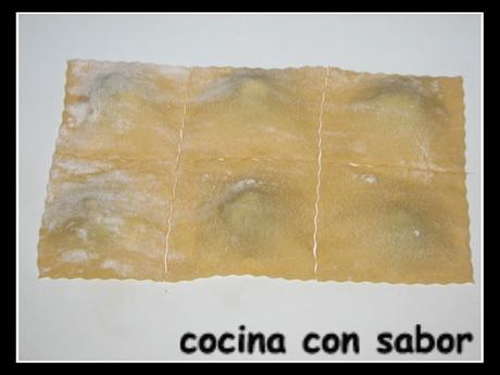 Raviolis caseros rellenos de queso de Cabrales y nueces