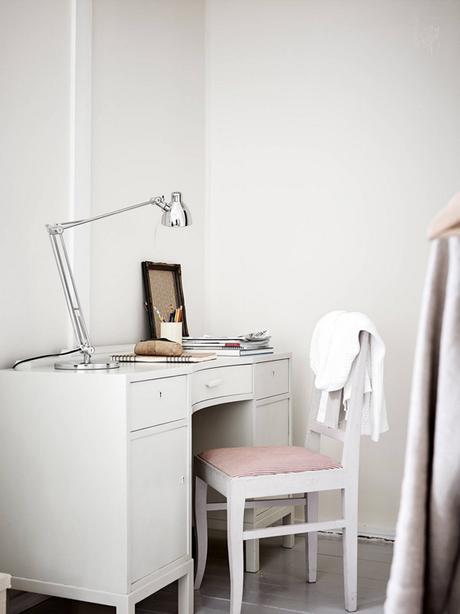 mueble de oficina años 40 pintado de blanco