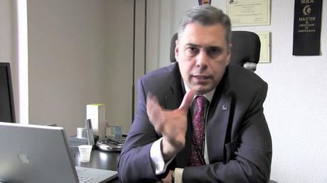 Si quieres cambiar cosas… vas a tener que romper cosas Si quieres cambiar cosas… vas a tener que romper cosas