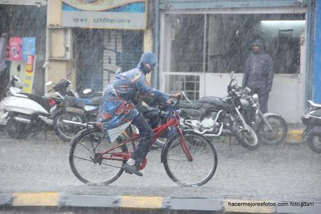 LA LLUVIA DEL MONZON y UN AUTORETRATO