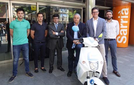 FGC y Cooltra promueven la moto eléctrica compartida en Barcelona