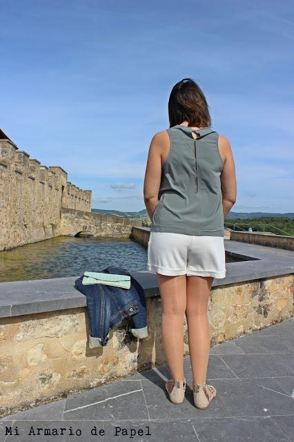 Cómo Combinar unos Shorts Blancos - Propuesta 2 Cómo Combinar unos Shorts Blancos - Propuesta 2