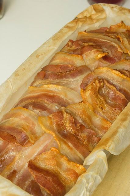 Pastel de patata, bacon y queso al horno