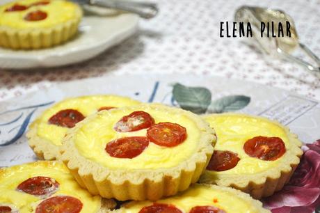 Tartaletas de queso y tomatitos cherry