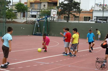 Fiesta de la Risa y el Movimiento futbol niños arucas