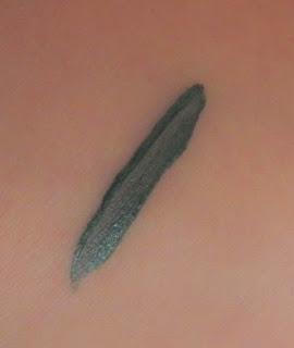 Eyeliners dobles de Debby + eyeliner Essence...Entre la decepción y el aprecio (review + swatches) Eyeliners dobles de Debby + eyeliner Essence...Entre la decepción y el aprecio (review + swatches)