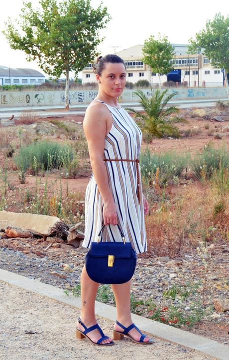 Vestido de rayas azul y camel Look_vestido de rayas azul y camel_streetstyle_mivestidoazul (4)