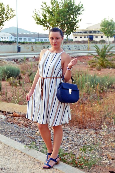 Vestido de rayas azul y camel Look_vestido de rayas azul y camel_streetstyle_mivestidoazul (10)