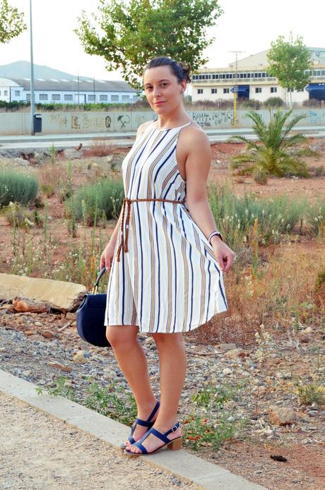 Vestido de rayas azul y camel Look_vestido de rayas azul y camel_streetstyle_mivestidoazul (9)