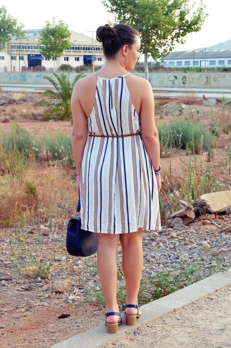 Vestido de rayas azul y camel Look_vestido de rayas azul y camel_streetstyle_mivestidoazul (8)