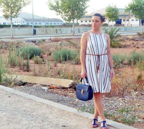 Vestido de rayas azul y camel Look_vestido de rayas azul y camel_streetstyle_mivestidoazul (2)