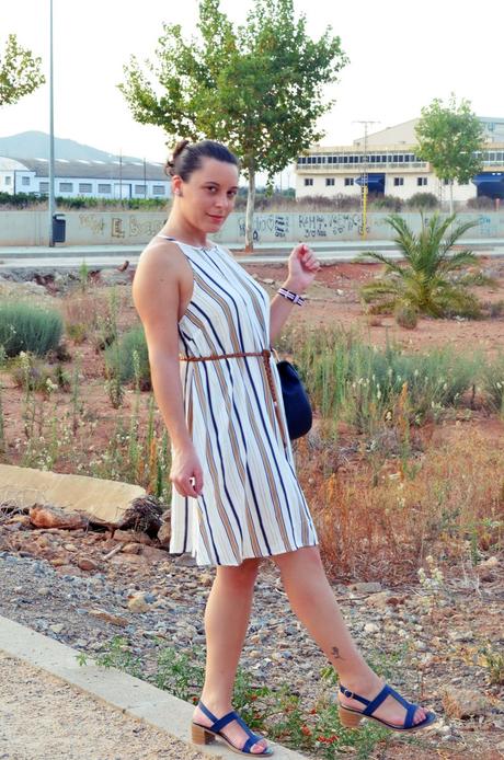 Vestido de rayas azul y camel Look_vestido de rayas azul y camel_streetstyle_mivestidoazul (11)