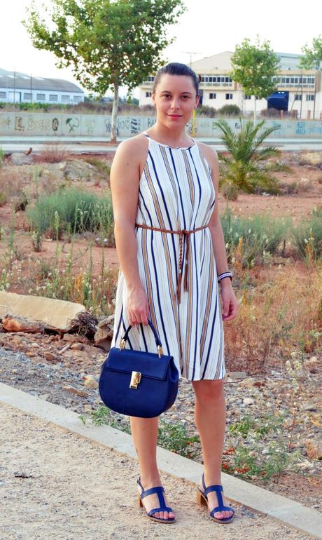 Vestido de rayas azul y camel Look_vestido de rayas azul y camel_streetstyle_mivestidoazul (6)