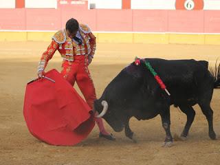 TRIPLE SALIDA A HOMBROS EN CABRA, CON UN ALEJANDRO TALAVANTE EN ESTADO DE GRACIA