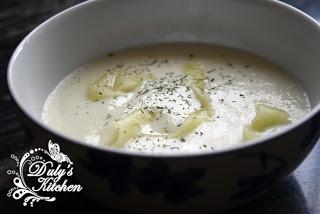 Sopa fría de pepino y yogurt