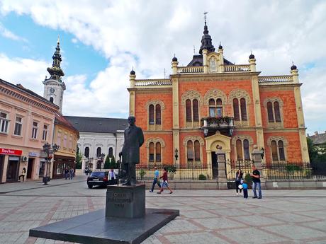 Un paseo por la ciudad serbia de Novi Sad Un paseo por la ciudad serbia de Novi Sad