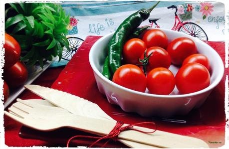 Ensalada con tomate s Cherry, guindilla y queso Ingredientes 1