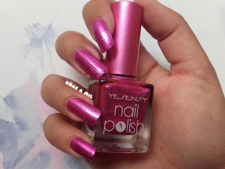 uñas_a_mil_esmalte_yesensy_fucsia_pegatinas_uñas_nail_art_flores_mariposas_enredaderas (1)