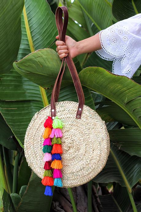 diy: bolso estilo boho con pompones de colores