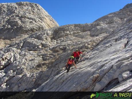 Camino al Cerredo atravesando una llambria