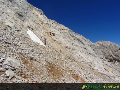 Llambrias de la ladera este del Pico Arenizas