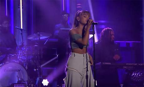 Ariana Grande presenta en directo el single ‘Side to Side’ Nuevo single de Ariana Grande