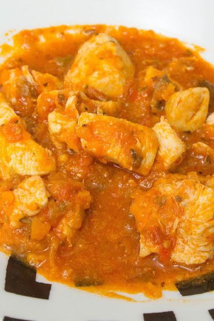 Pollo en salsa de tomate en thermomix