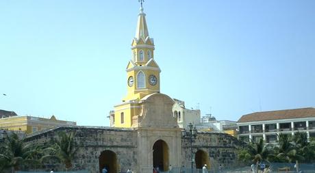 BOVEDAS Y TORRE DEL RELOJ EN CARTAGENA DE INDIAS: UTILIDADES AYER Y HOY