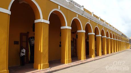 BOVEDAS Y TORRE DEL RELOJ EN CARTAGENA DE INDIAS: UTILIDADES AYER Y HOY