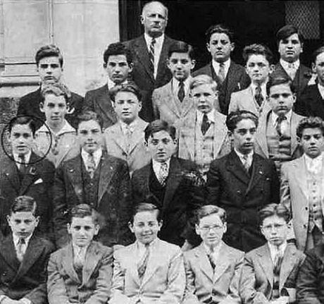 La imagen muestra a Salinger,alrededor del año 1929, junto a sus compañeros de clases de la escuela pública en el Upper West Side, Nueva York, a la que asistió hasta los trece años.