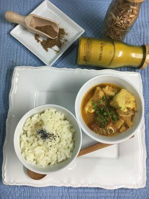 Pollo Con Tomate Y Curry Garam Masala