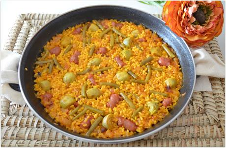 Arroz con verduras y salchichas