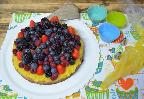 TARTA DE CREMA DE NARANJA Y FRUTOS ROJOS