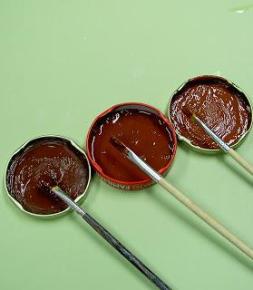 Pintar un huevo de avestruz con la técnica púnica. Pintar un huevo de avestruz con la técnica púnica.