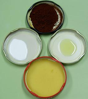 Pintar un huevo de avestruz con la técnica púnica. Pintar un huevo de avestruz con la técnica púnica.