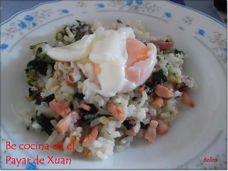 Arroz con espinacas y huevo escalfado