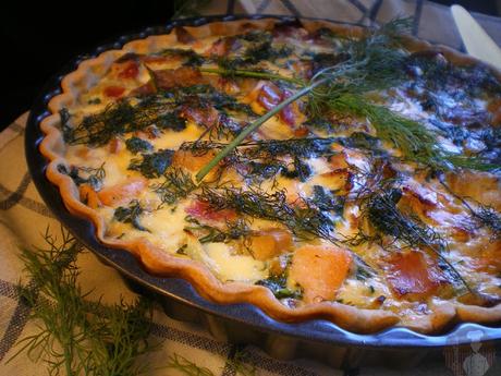 Pastel de salmón con espinacas y setas