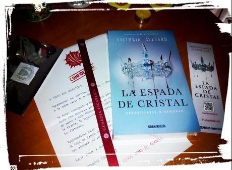 La Espada de Cristal, Victoria Aveyard