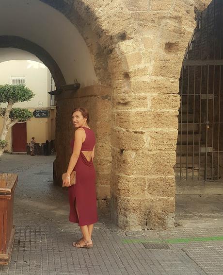 Oro perlado y burdeos (maquillaje y vestido) Oro perlado y burdeos (maquillaje y vestido)