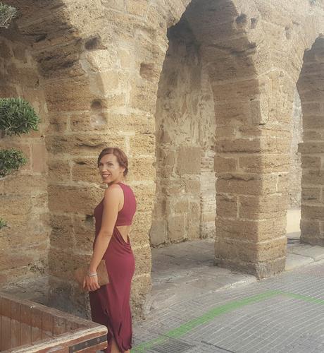 Oro perlado y burdeos (maquillaje y vestido) Oro perlado y burdeos (maquillaje y vestido)