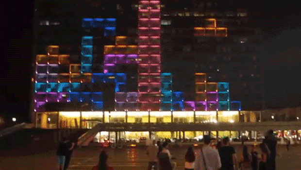 Un Tetris gigante en la fachada de un edificio en Tel Aviv Un Tetris gigante en la fachada de un edificio en Tel Aviv