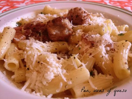 Macarrones a la carbonara de salchichas Macarrones a la carbonara de salchichas